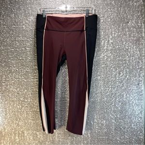 Athleta Velocity Stash Pocket Colorblock Capri Burgundy Black Size Medium Nylon